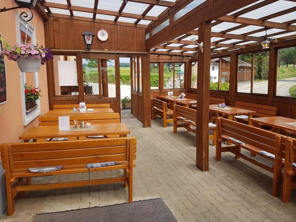 Gasthaus Kloibhofer Neukirchen bei Lambach Extérieur photo